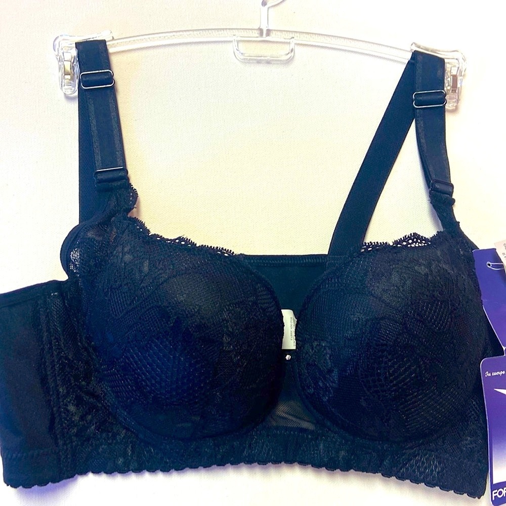 Beautiful Bra, FormFit Rogers, Made in Colombia, Black color, new never use.